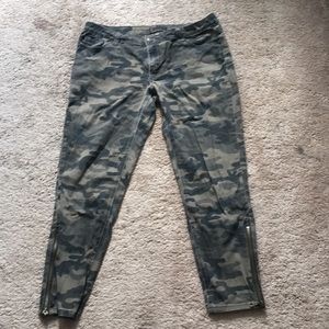 Stretchy camouflage ankle skinny jeans
